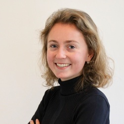 Veldhuis, Nienke