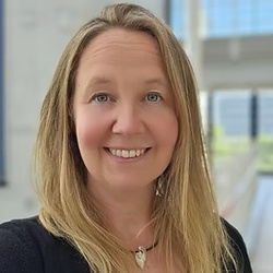 Dijk, Suzanne van